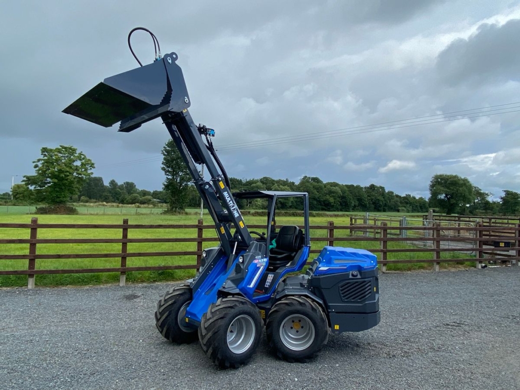 MultiOne mini loader 8.5 series 02 with lifted bucket