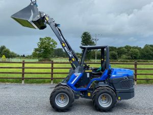 mini loader 8.5 series 04 with lifted bucket