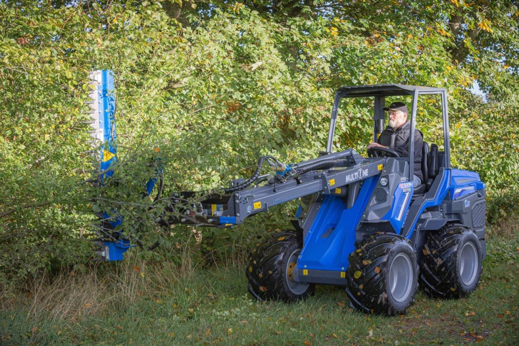 MultiOne mini loader 8.5 series 05 with side trimmer