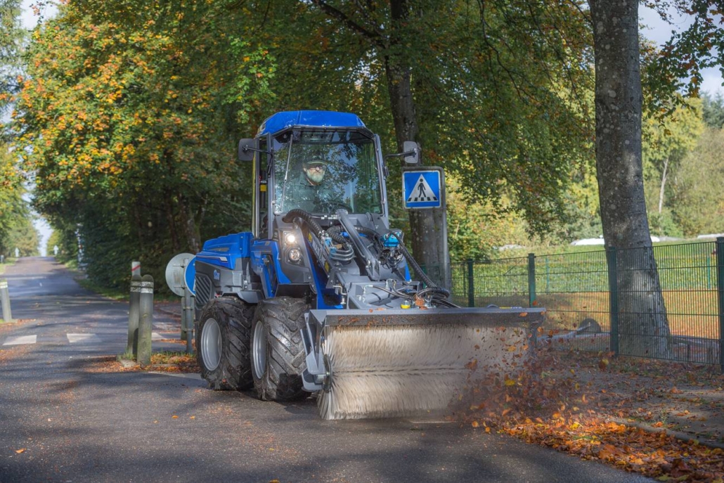 MultiOne mini loader 8.5 series 07 with sweeper