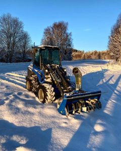 MultiOne mini loader 8.5 series 09 on snow