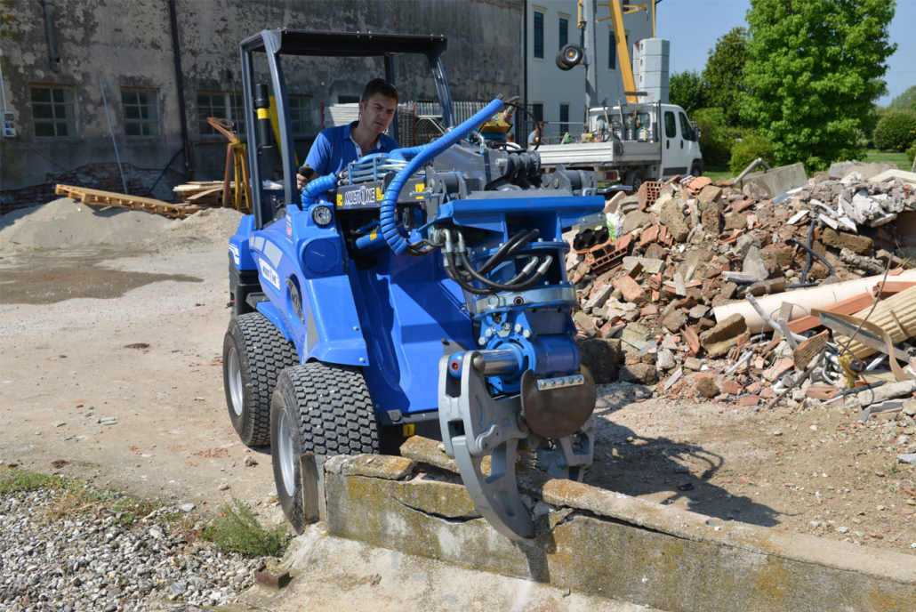 Multione 5.3K demolition jaw in action