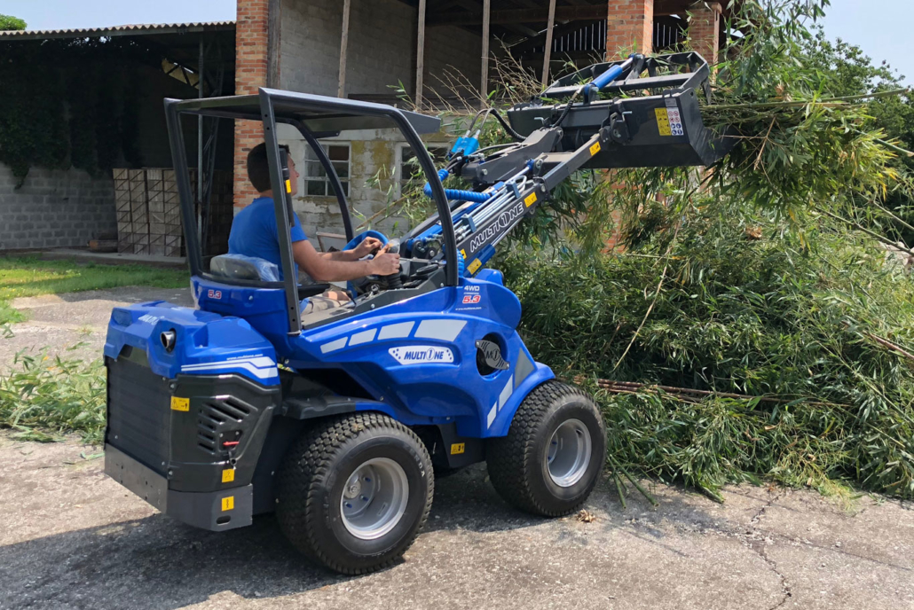 Multione 5.3K grapple bucket grabbing and lifting tree branches