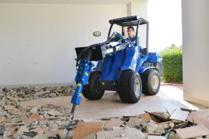 Multione 5.3K hydraulic hammer pavement demolition