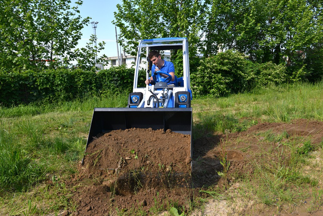 General bucket moving soil