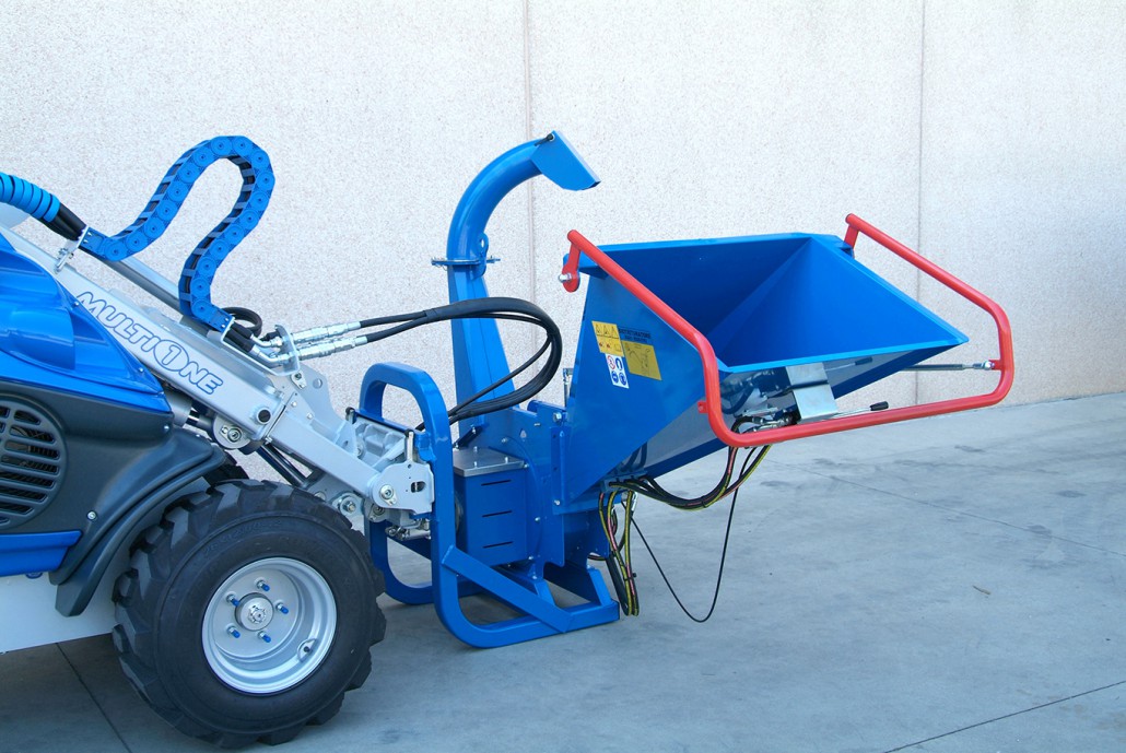 detail of an hydraulic bio shredder assembled on a miniloader