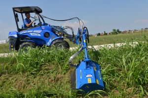 Side boom with flail mower DZ1 seen from the right side