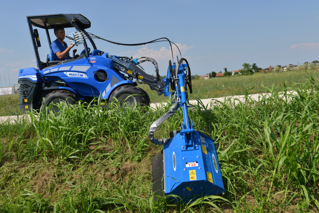 Side boom with flail mower DZ1 seen from the right side