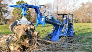 timber grab moving big logs