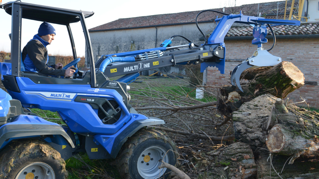 timber grab in action grabbing big logs