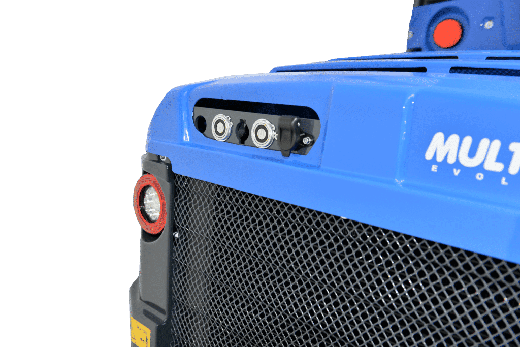 Rear hydraulic outlets